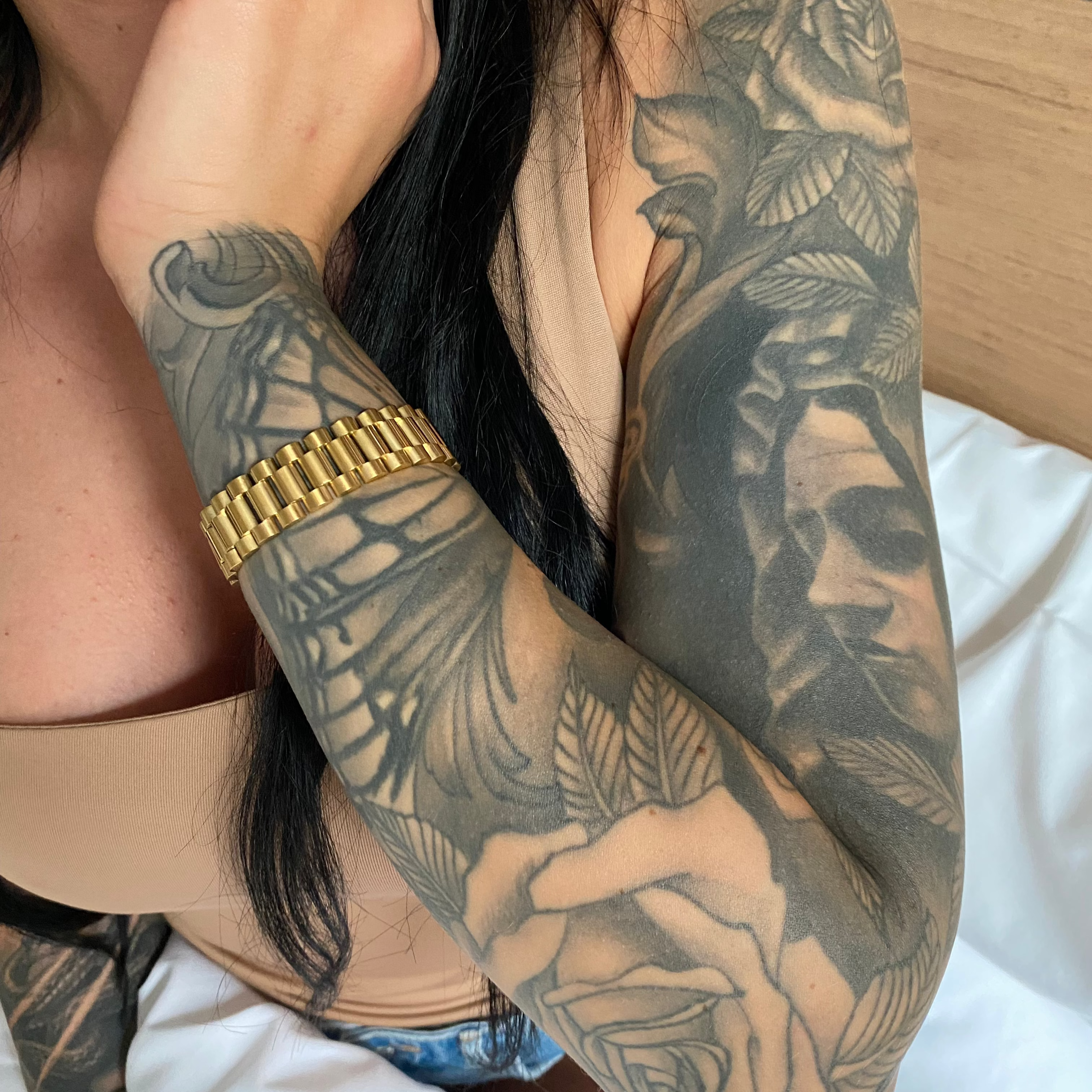 Gold president bracelet at the beach by Emils Jewellery Online Shop Armband