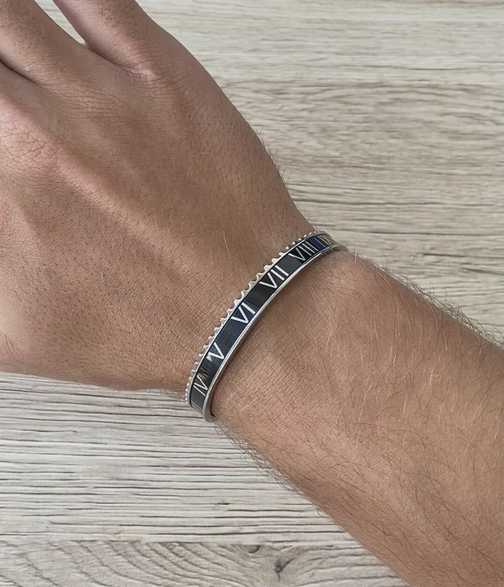 Roman Speed bracelet silver black on the wrist