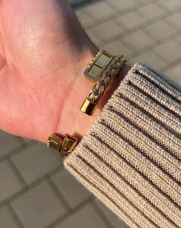Video of the Titan bangle with the Roman Speed bracelet Gold Edition - Emils Jewellery bezel style bracelet