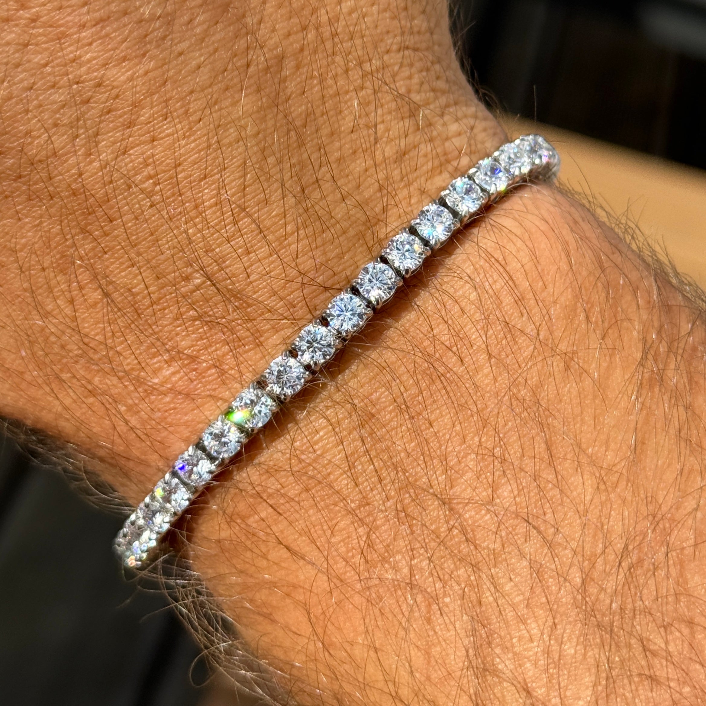 Tennis bracelet 4mm in stainless steel. With cubic zirconia stones. Like white vvs diamonds