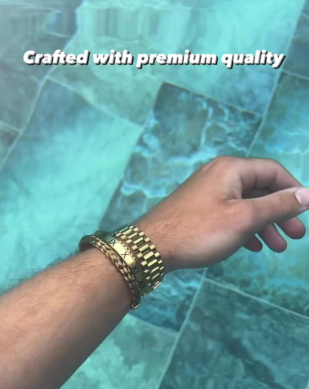 Showing the quality of the Roman Speed bracelet Gold Edition - Emils Jewellery bezel style bracelet