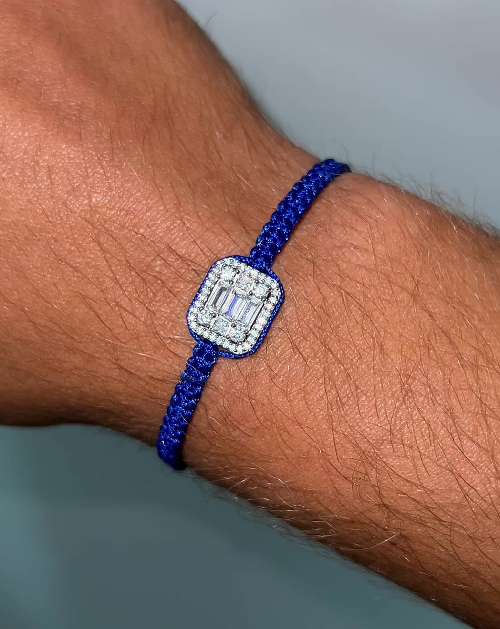 Video showing the Radiance bracelet blue 925 sterling silver Emils Jewellery