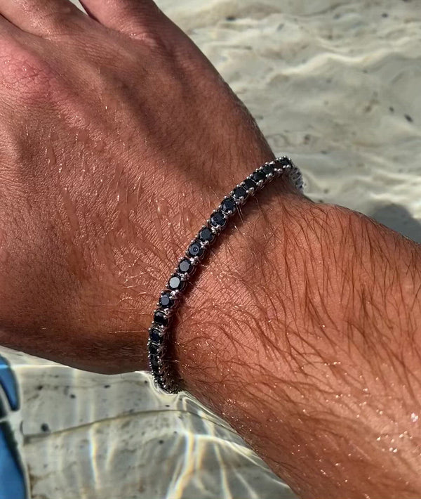 Video showing the Tennis bracelet black 4mm in stainless steel in a pool. With black cubic zirconia stones. Like black diamonds
