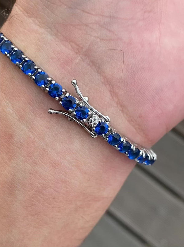 Video showing the Tennis bracelet blue 4mm in stainless steel. With blue cubic zirconia stones. Like sapphires