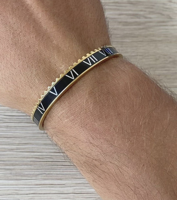 Roman Speed bracelet black gold bezel style
